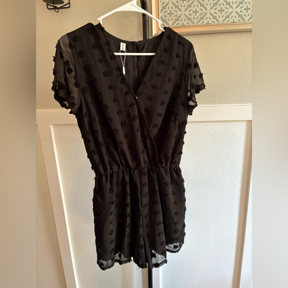 Angashion Black Textured Dot Short Sleeve Romper NWT Size S - Picture 2 of 5